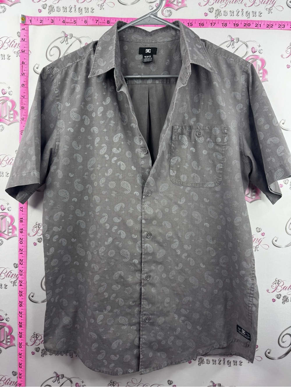 DC shirt y2k buttons Gray Short-Sleeve Button Down Shirt with Paisley Print